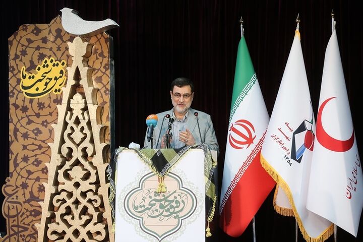 با ایثار و فداکاری مشکلات جامعه قابل حل است
 با ایثار و فداکاری مشکلات جامعه قابل حل است