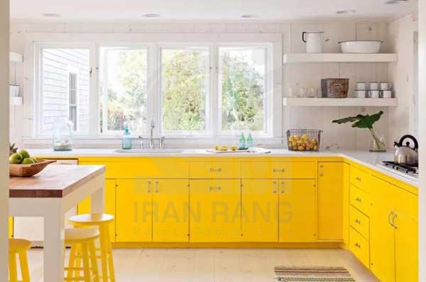 رنگ زدن روی کاغذ دیواری و کابینت کهنه