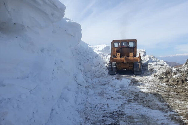 راه ۳۵ روستای آذربایجان شرقی بر اثر بارش برف و کولاک مسدود است