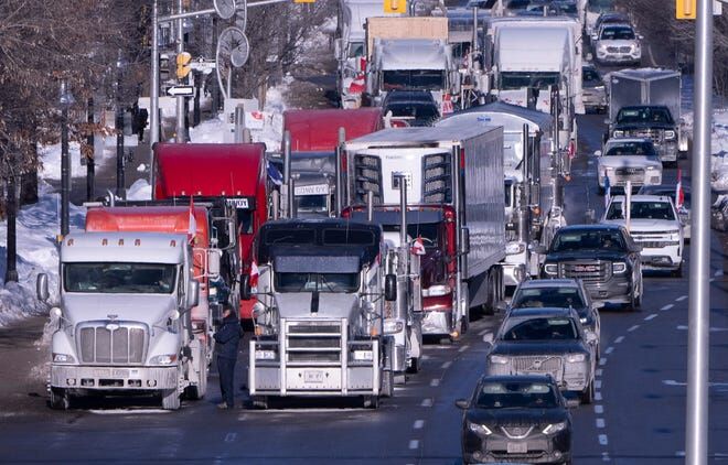 اختلال در صنعت خودروسازی آمریکا و کانادا در پی اعتراض کامیون داران