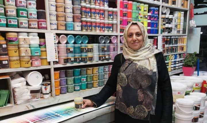 جلا بخشیدن اقتصاد خانواده با هنر ترکیب رنگ| حکایت مغازه رنگ‌ فروشی که به جمع صادر کنندگان پیوست