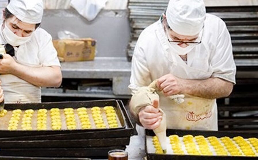 قرار گرفتن شیرینی زنجان در سبد لاکچری| مردم توان خرید قنادی ندارند