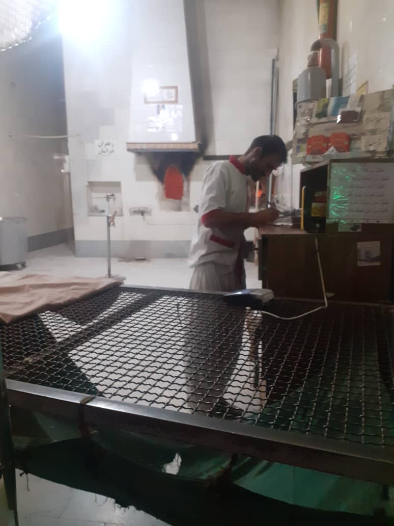 صف های بیهوده با کمبود آرد دولتی در پاکدشت! نانوایی های دولتی پاکدشت در آستانه تعطیلی