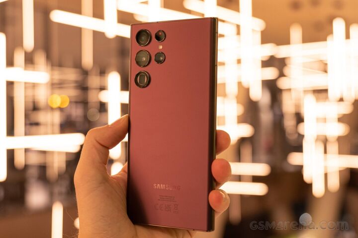 عرضه گوشی گلکسی S۲۲ سامسونگ با قابلیت استفاده از شارژر ۴۵ واتی عرضه گوشی گلکسی S۲۲ سامسونگ با قابلیت استفاده از شارژر ۴۵ واتی