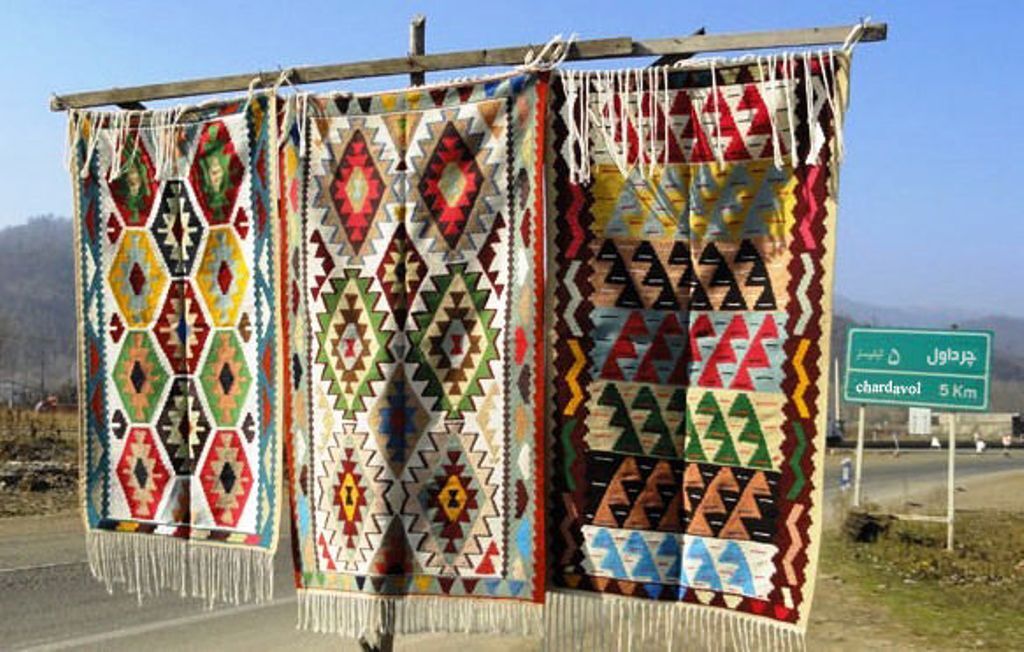 بافت «گلیم نقش برجسته» از رونق افتاد| کارگاه ها یکی پس از دیگری تعطیل شدند