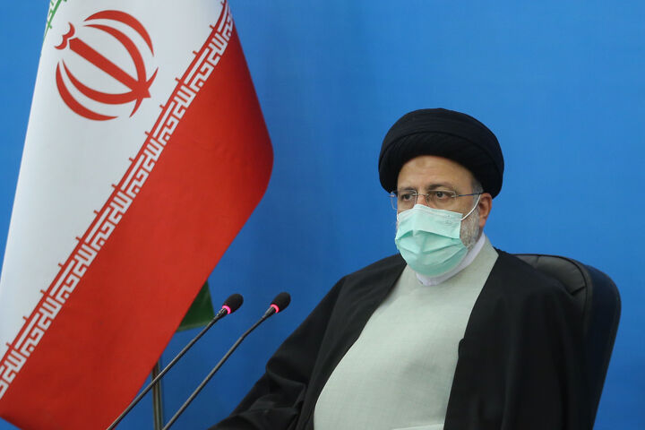 با کمک مردم و کادر درمان توانستیم روزهای سخت کرونا را پشت سر بگذاریم
