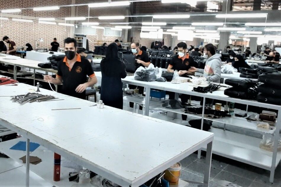 محصولات چرمی طلای پوشاک است/ رقیب خود را برندهای بزرگ جهانی می دانیم