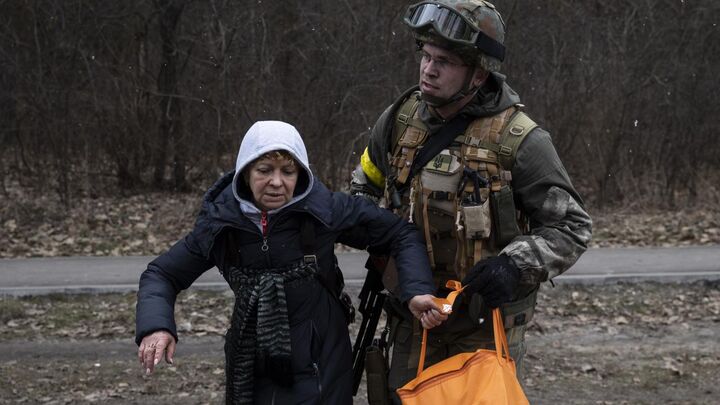 تخلیه غیرنظامیان اوکراینی در بحبوحه جنگ