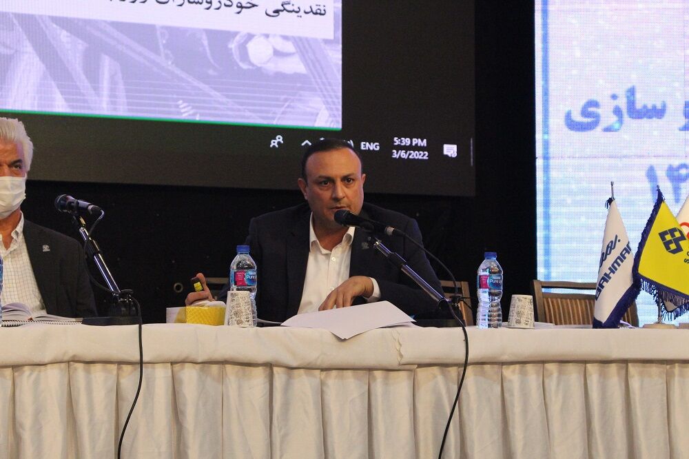 هرخودرو ۱۷۰۰ یورو ارزبری دارد| غیبت مدیرعامل ایران خودرو در نشست مهم قطعه سازان کشور