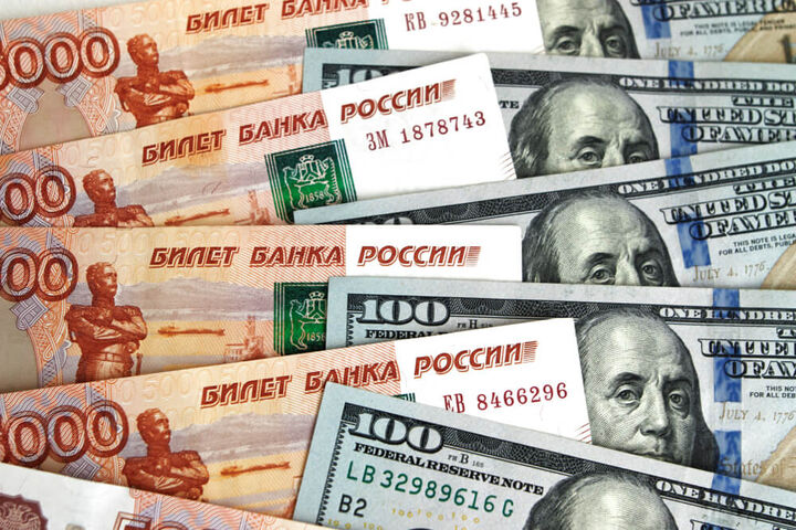 نرخ جفت ارز دلار/روبل روسیه در بازه فعلی باقی خواهد ماند