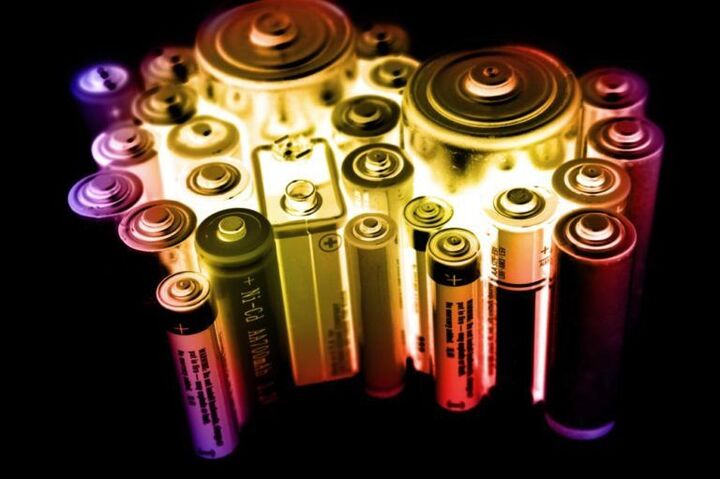 انتخاب بهترین باتری برای قفل دیجیتال؛ چطور عمر باتری را افزایش دهیم؟