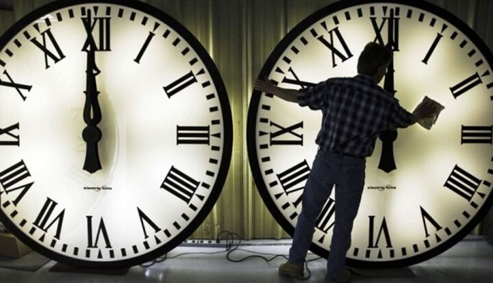 اختیار تغییر ساعت ادارات در ماه های گرم سال به دولت داده شد اختیار تغییر ساعت ادارات در ماه های گرم سال به دولت داده شد
