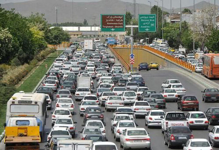 راه های مواصلاتی مشهد با ترافیک سنگین روبروست| آمار جابجایی زائران رکورد زد 