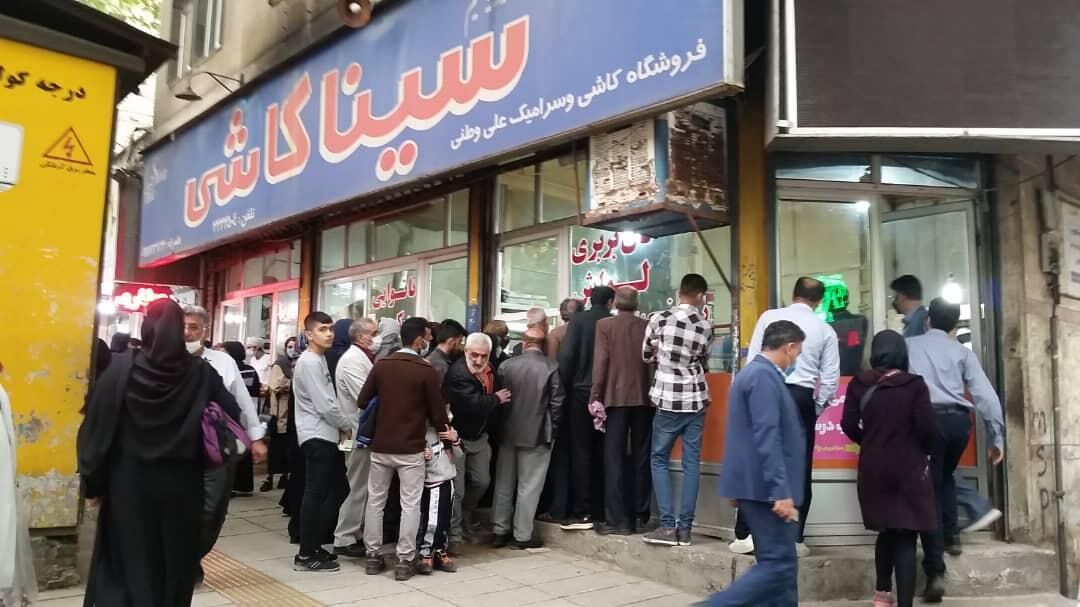 صف‌های نانوایی دستاورد جدید دولت | وعده مسئولان در میان مضیقه مردم
