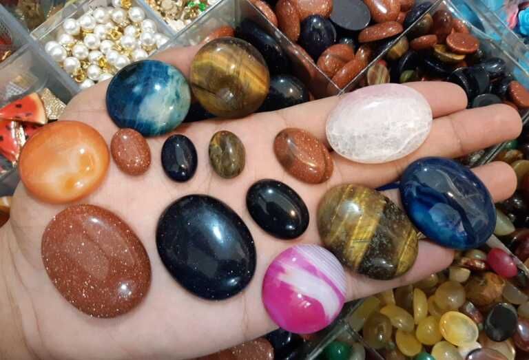 نخستین شهر گوهرسنگ جهان چشم انتظار عزم مسئولان | قطب سنگ های قیمتی ایران بی فروغ است