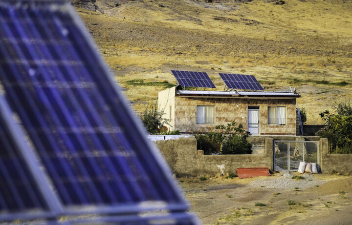 راه‌اندازی ۴۰ هزار پنل خورشیدی برای مددجویان تا پایان سال
