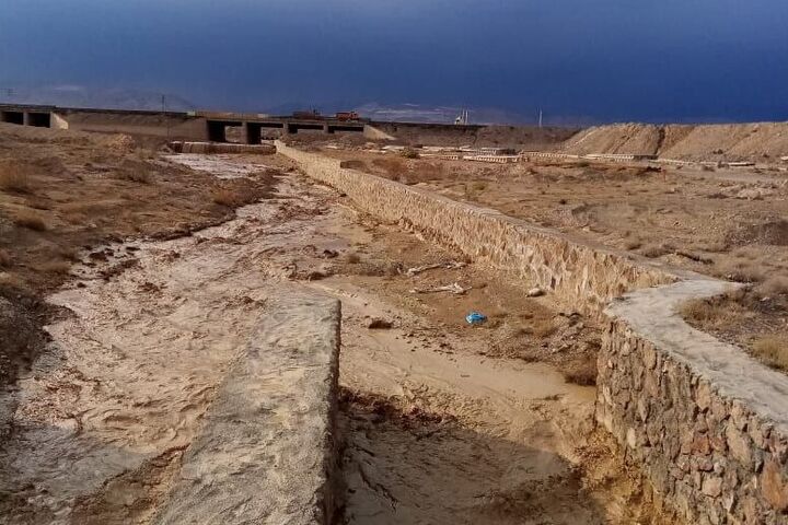 ورود خسارت به برخی راه‌های اصفهان بر اثر سیل| رد شایعه شکستن سد زاینده‌رود