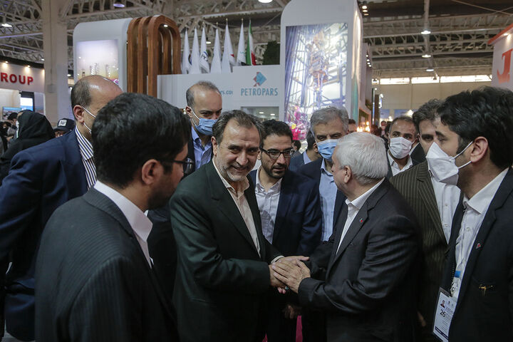 محمد دهقان، معاون حقوقی رئیسجمهور ایران در بیست و ششمین نمایشگاه بین المللی نفت