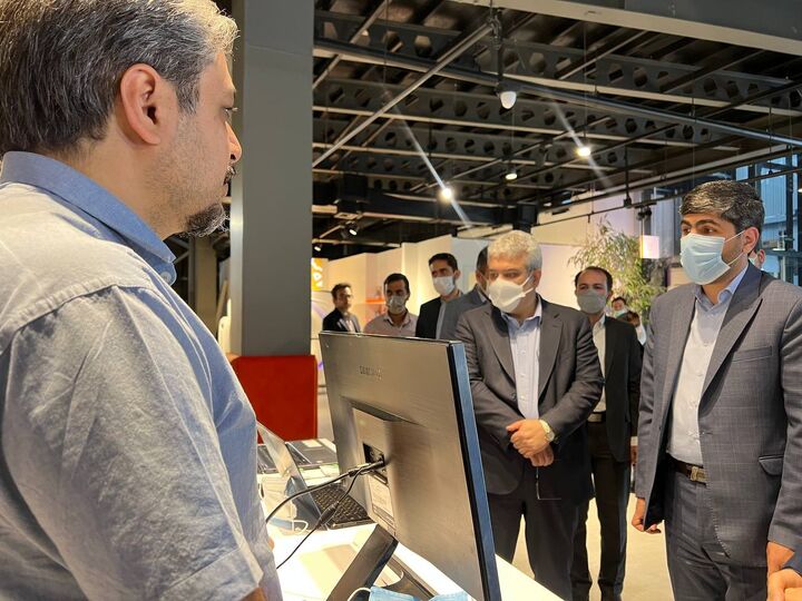 بازدید رئیس سازمان امور استخدامی از محصولات شرکت های دانشبنیان  بازدید رئیس سازمان امور استخدامی از محصولات شرکت های دانشبنیان