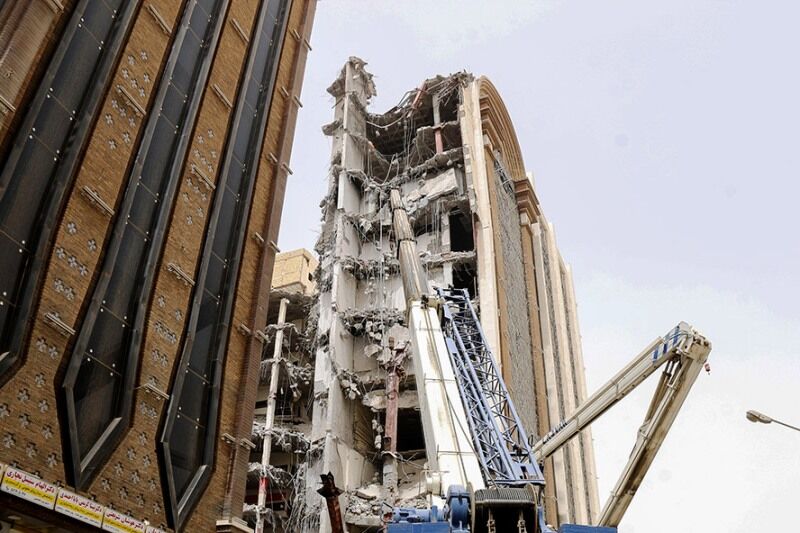 عملیات تخریب ساختمان متروپل تسریع یابد