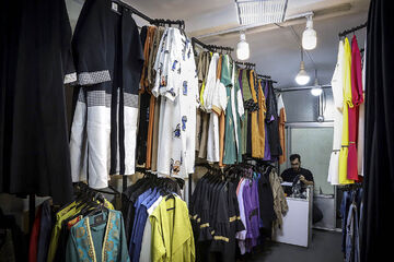 فروشندگان پوشاک در پرداخت بدهی هایشان مانده اند| کاهش صادرات