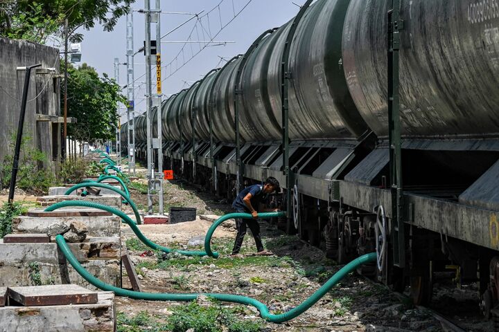 آب رسانی با قطار در هند