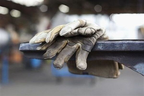 صنعت قم در تنگنای قطعی برق و تحریم | خطر تعدیل نیرو جدی است