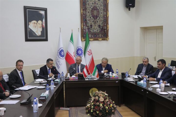 ضرورت ایجاد خط پروازی مستقیم از تبریز به وین| بانکهای اتریش امکان مراودات با تجار ایرانی را دارند ضرورت ایجاد خط پروازی مستقیم از تبریز به وین| بانکهای اتریش امکان مراودات با تجار ایرانی را دارند