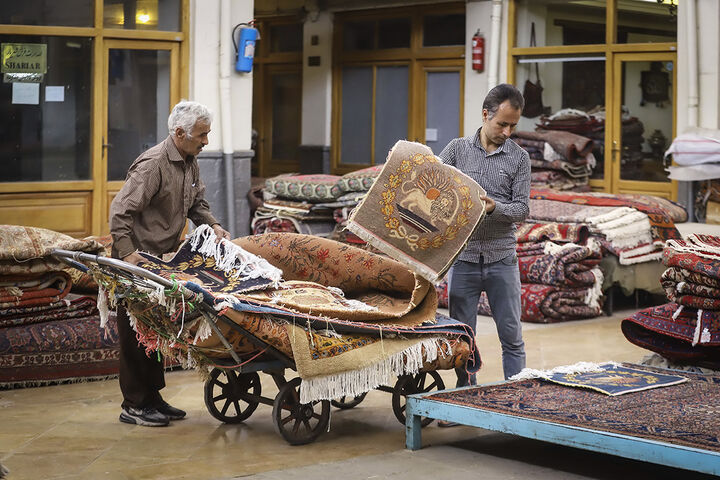 احیای صنعت فرش همدان نیازمند تعامل و ارتباط نسل قدیم و جدید است