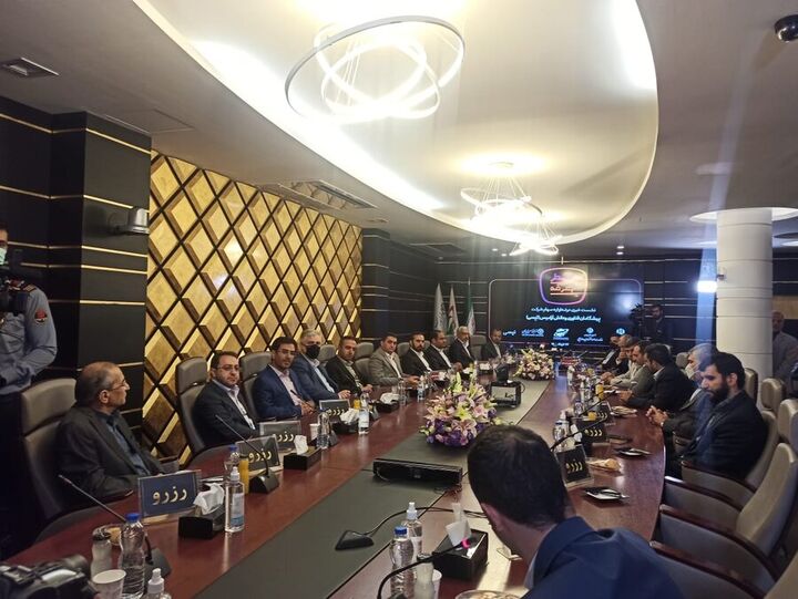 حضور وزیر اقتصاد در نشست عرضه اولیه یک استارتاپ حضور وزیر اقتصاد در نشست عرضه اولیه یک استارتاپ