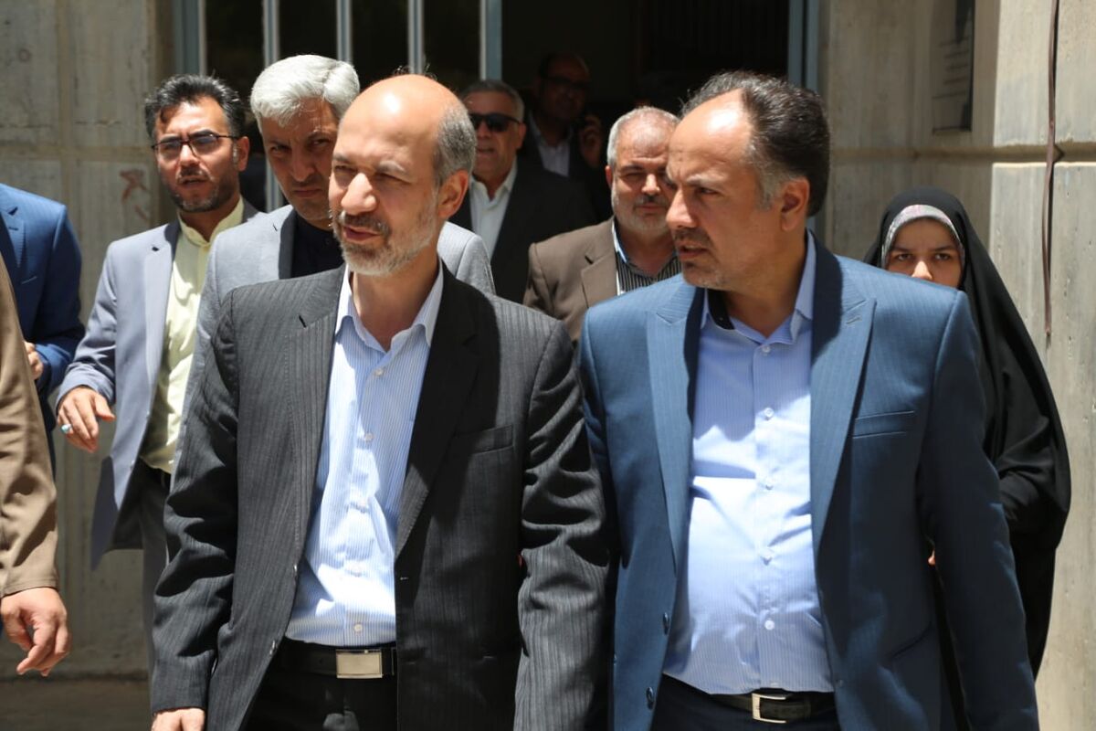 بازدید وزیر نیرو از سد و نیروگاه زایندهرود