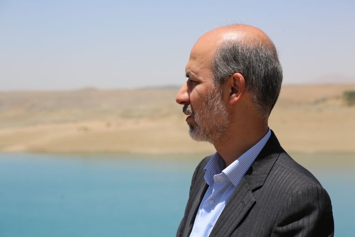 بازدید وزیر نیرو از سد و نیروگاه زایندهرود