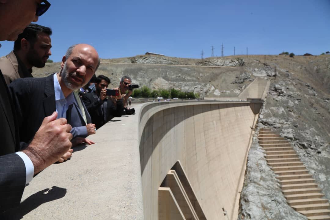 بازدید وزیر نیرو از سد و نیروگاه زایندهرود
