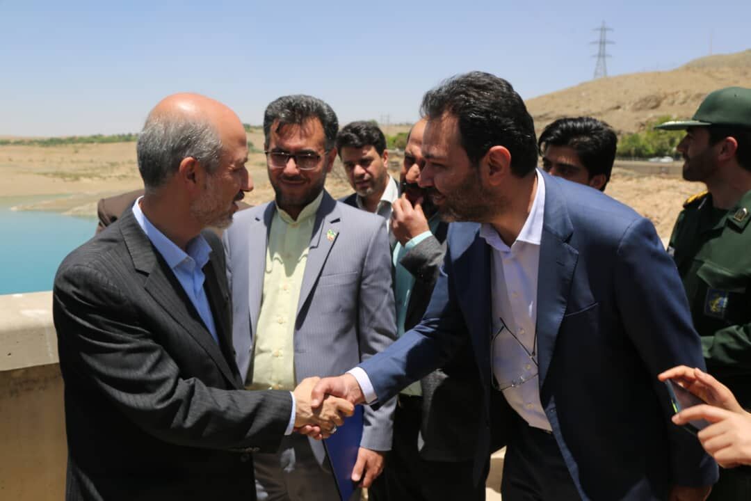 بازدید وزیر نیرو از سد و نیروگاه زایندهرود
