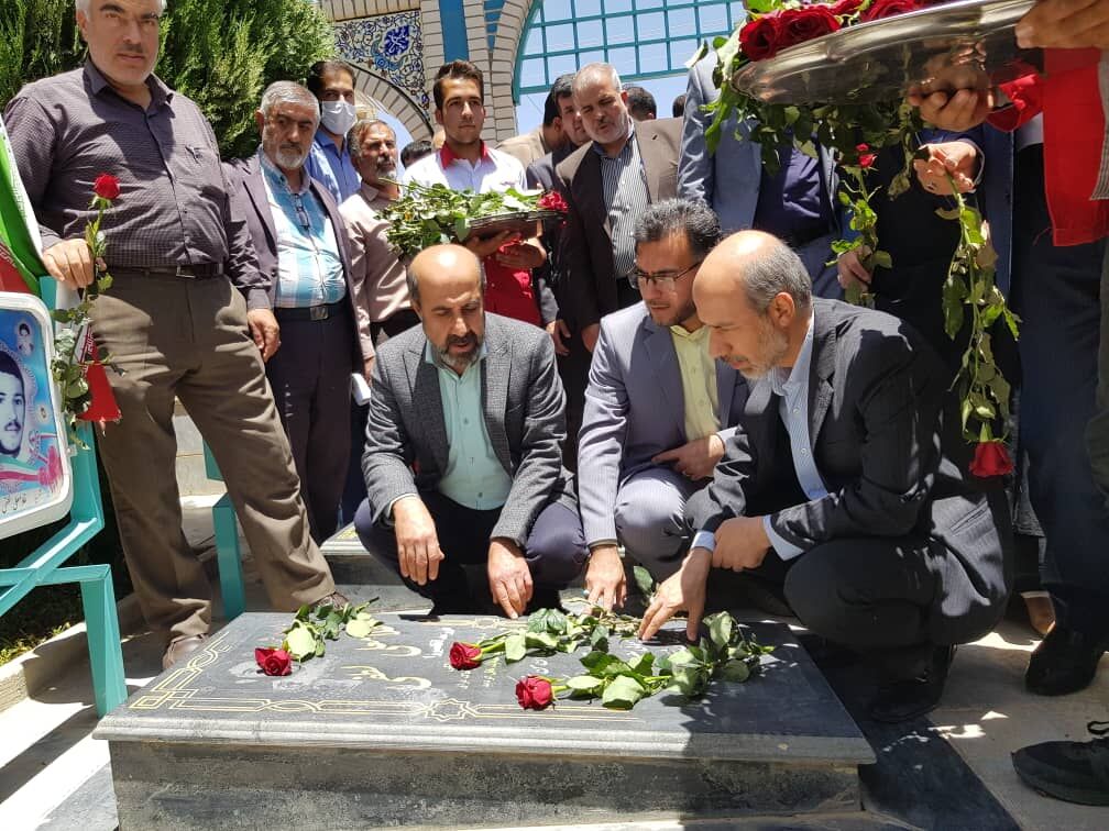 بازدید وزیر نیرو از سد و نیروگاه زایندهرود