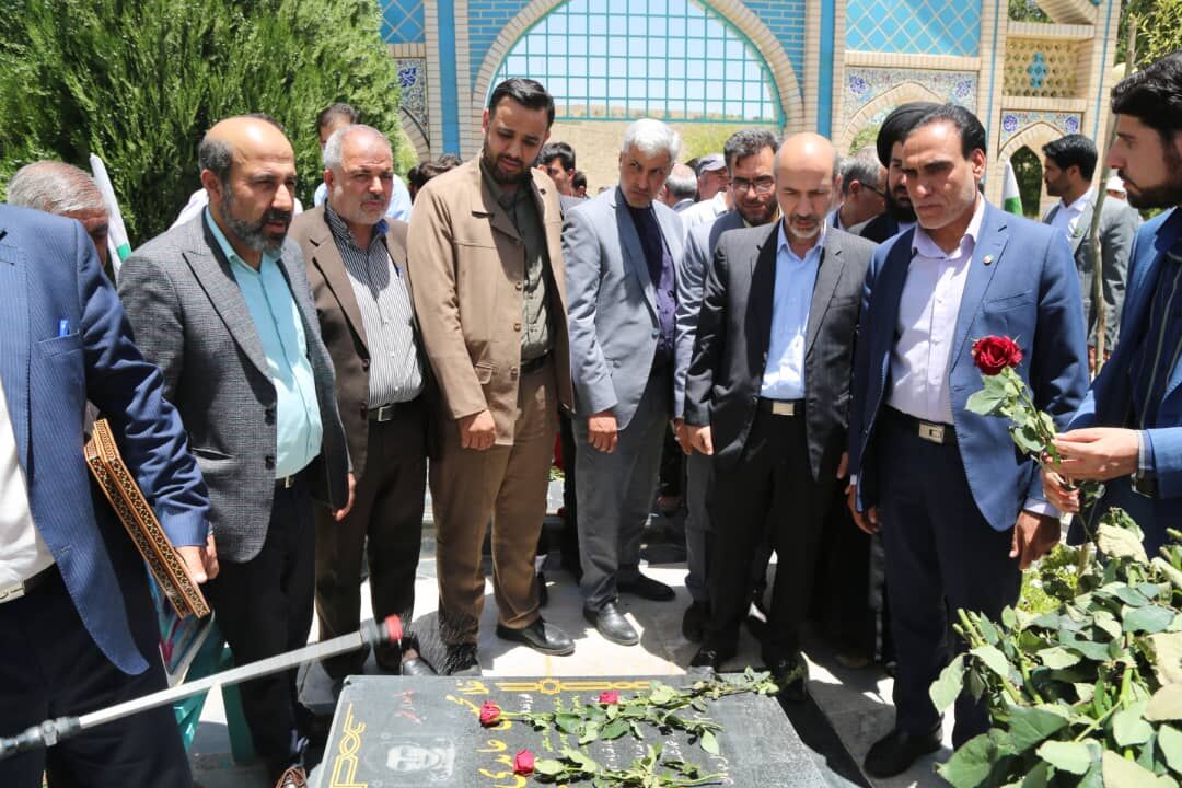 بازدید وزیر نیرو از سد و نیروگاه زایندهرود