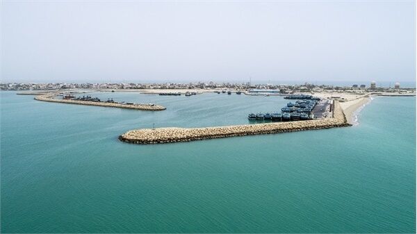 تخلیه و بارگیری کالا در بندر جاسک از مرز ۵۳ هزار تن گذشت تخلیه و بارگیری کالا در بندر جاسک از مرز ۵۳ هزار تن گذشت