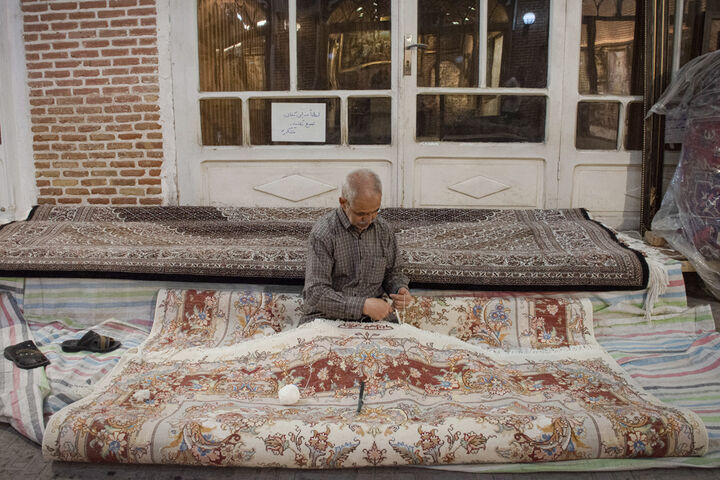 گردهمایی بزرگ هنرمندان و صنعتگران فرش دستباف در تهران
