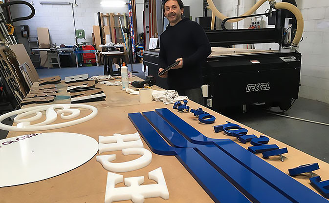 ویژگی های کارگاه تابلوسازی حرفه ای