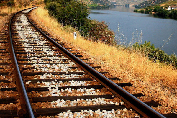 راه آهن بستان آباد – خاوران با ریل ذوب آهن اصفهان به بهره‌برداری رسید