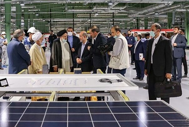 بزرگترین خط تولید پنل‌های خورشیدی کشور در خمین افتتاح شد 
