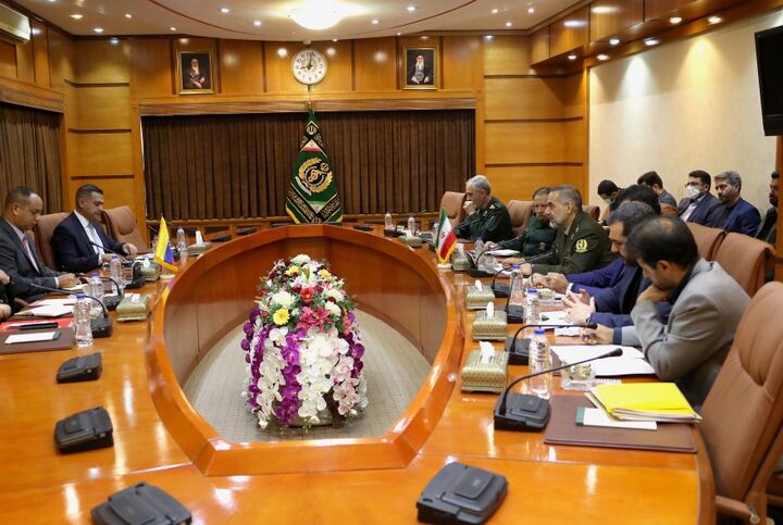 دیدار وزیر حمل و نقل ونزوئلا با وزیر دفاع| پیگیری توافقات تهران ـ کاراکاس  دیدار وزیر حمل و نقل ونزوئلا با وزیر دفاع| پیگیری توافقات تهران ـ کاراکاس