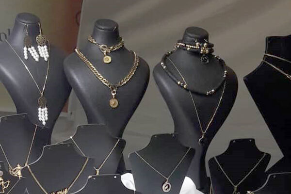 نمایشگاه دستاورهای بانوان قمی برگزار شد | کارآفرینان در انتظار بازارچه دائمی