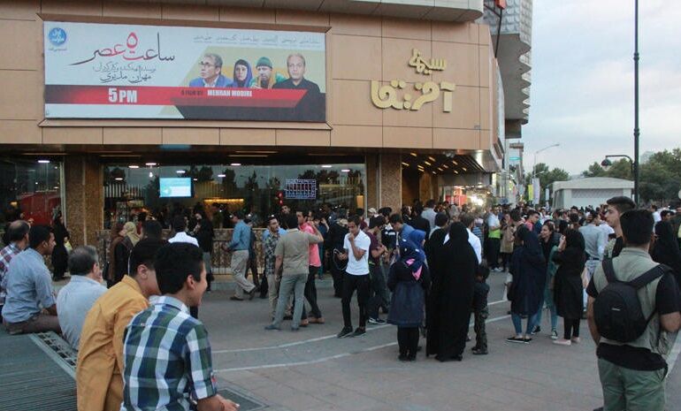 چراغ آپارات سالنهای نمایش سوسو میزند| خروج سینما از وضعیت رکود