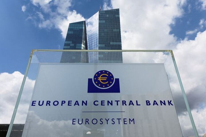  بانک مرکزی اروپا در آستانه توقف افزایش نرخ بهره