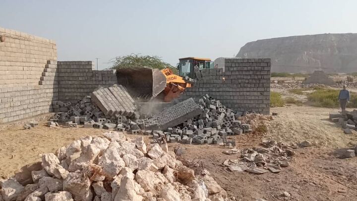 رفع تصرف ۱۱ هزار متر مربع از اراضی ملی و دولتی در جزیره قشم
