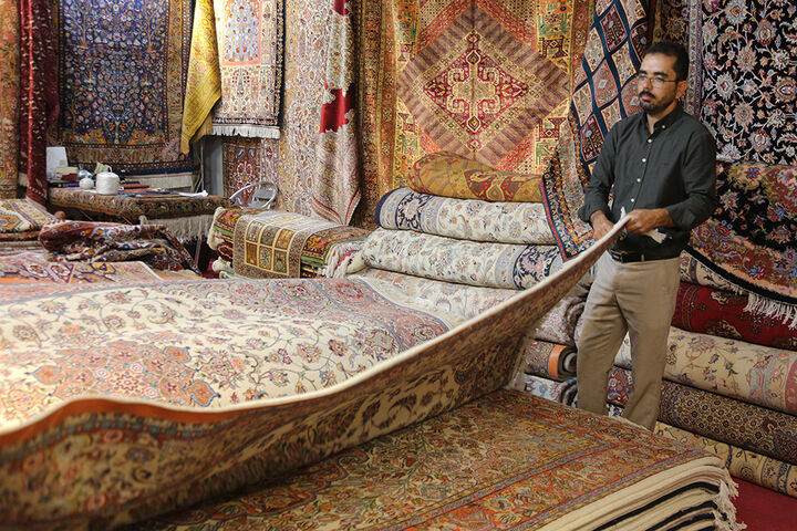 روند کاهشی بافنده های بیمه شده فرش دستباف در استان کردستان ادامه دارد