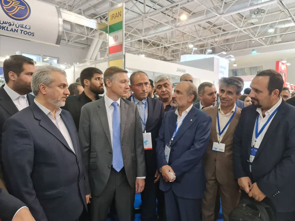 تارا، دنا و شاهین در خیابان های مسکو می تازند| فرصت مناسب برای ایران خودرو و سایپا