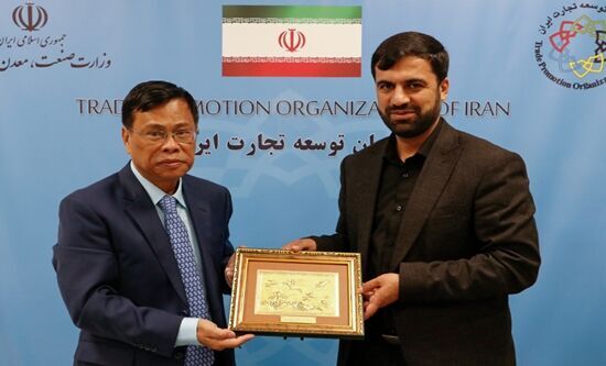 آغاز مذاکرات برای امضای موافقتنامه تجارت ترجیحی میان ایران و ویتنام آغاز مذاکرات برای امضای موافقتنامه تجارت ترجیحی میان ایران و ویتنام