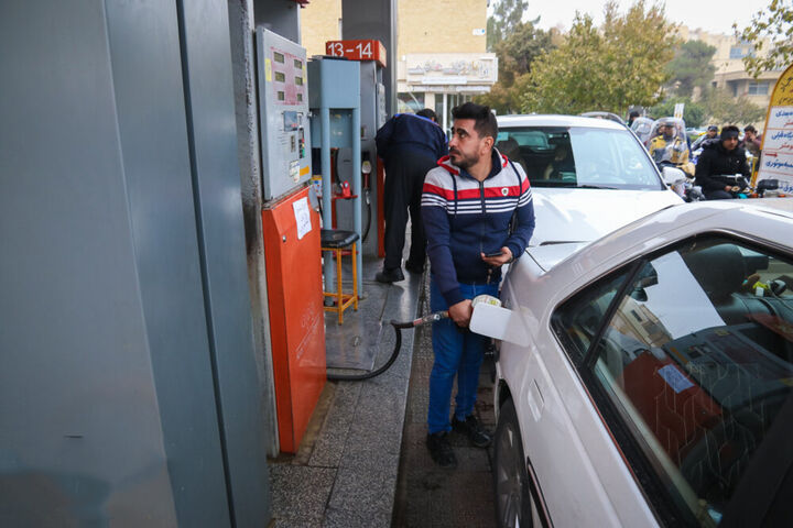 کاهش کارتهای سوخت در جایگاه ها| رد احتمال افزایش قیمت بنزین تا سال ۱۴۰۲